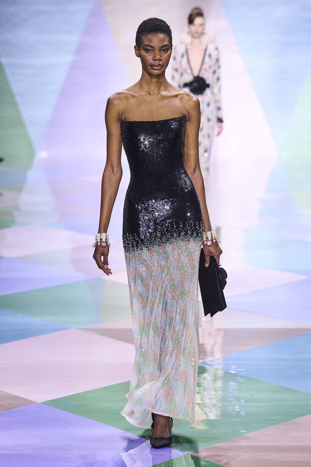 مجموعة Giorgio Armani Privé للهوت كوتور.. أناقة راقية وتصاميم كلاسيكية