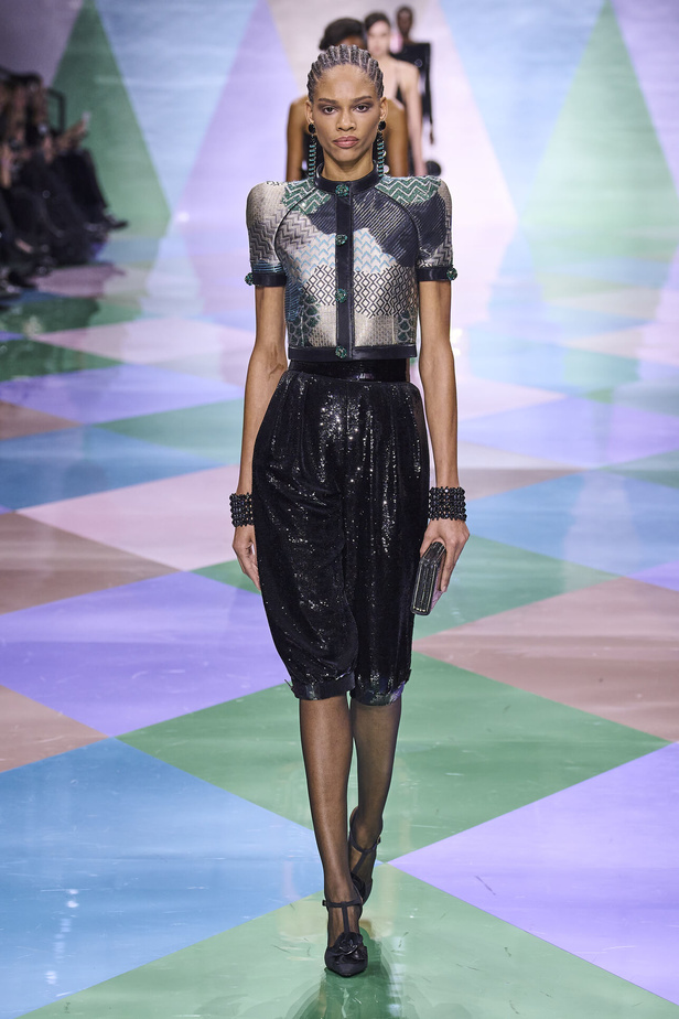 مجموعة Giorgio Armani Privé للهوت كوتور.. أناقة راقية وتصاميم كلاسيكية