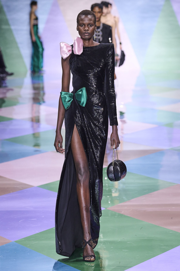 مجموعة Giorgio Armani Privé للهوت كوتور.. أناقة راقية وتصاميم كلاسيكية