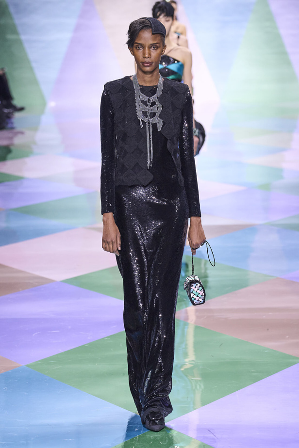 مجموعة Giorgio Armani Privé للهوت كوتور.. أناقة راقية وتصاميم كلاسيكية