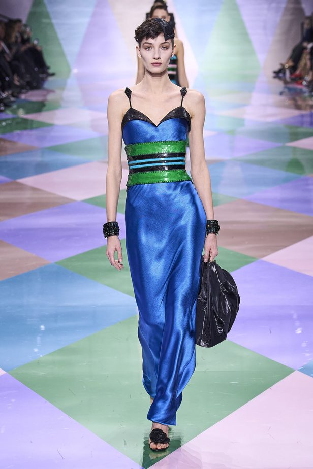 مجموعة Giorgio Armani Privé للهوت كوتور.. أناقة راقية وتصاميم كلاسيكية