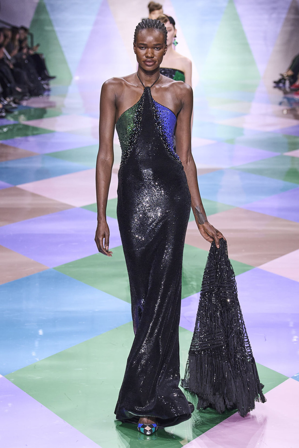 مجموعة Giorgio Armani Privé للهوت كوتور.. أناقة راقية وتصاميم كلاسيكية