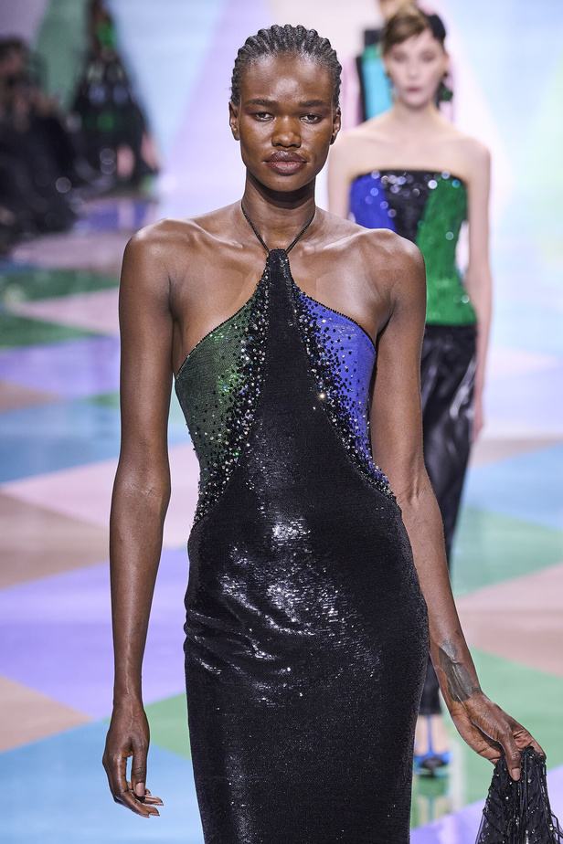 مجموعة Giorgio Armani Privé للهوت كوتور.. أناقة راقية وتصاميم كلاسيكية