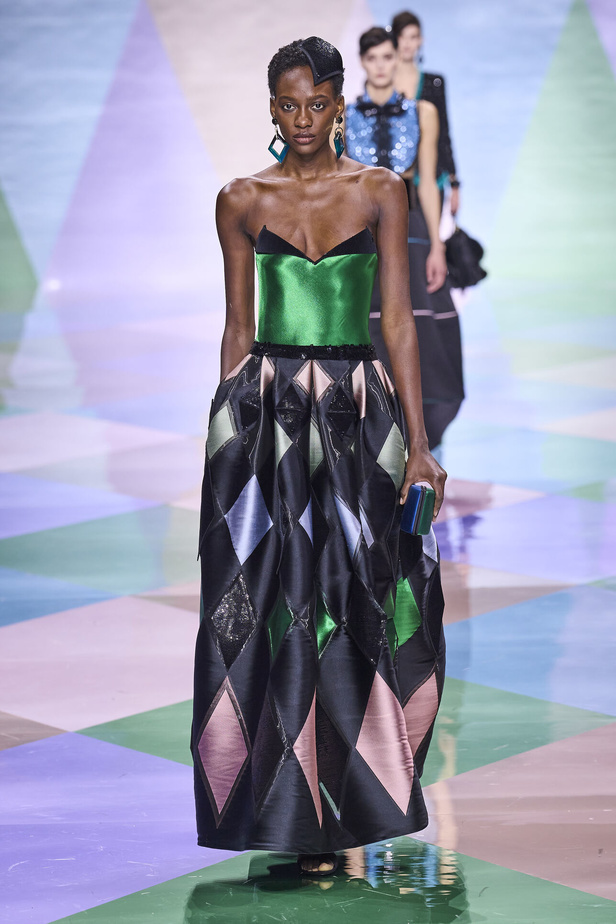 مجموعة Giorgio Armani Privé للهوت كوتور.. أناقة راقية وتصاميم كلاسيكية