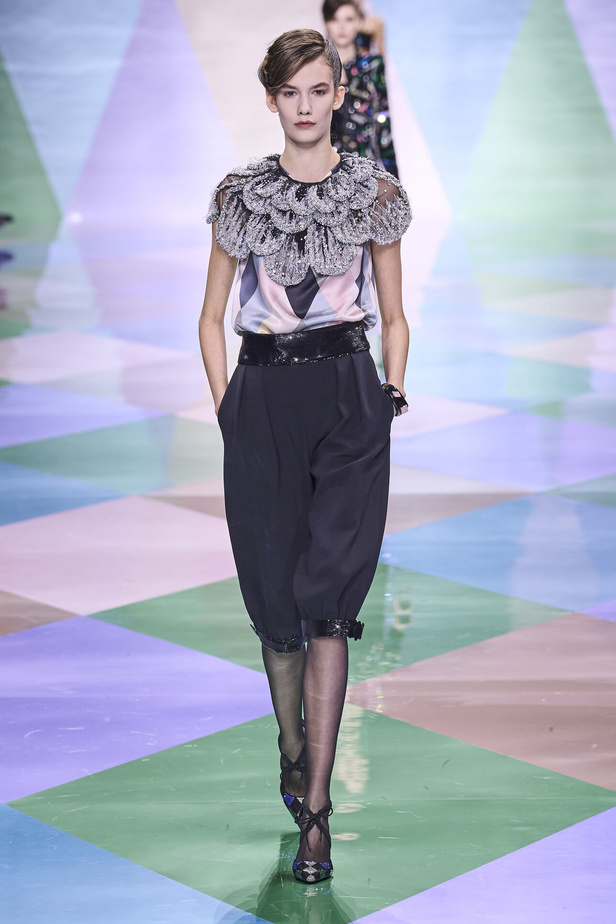 مجموعة Giorgio Armani Privé للهوت كوتور.. أناقة راقية وتصاميم كلاسيكية