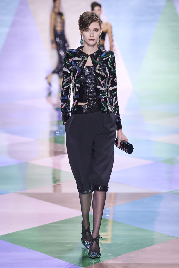 مجموعة Giorgio Armani Privé للهوت كوتور.. أناقة راقية وتصاميم كلاسيكية