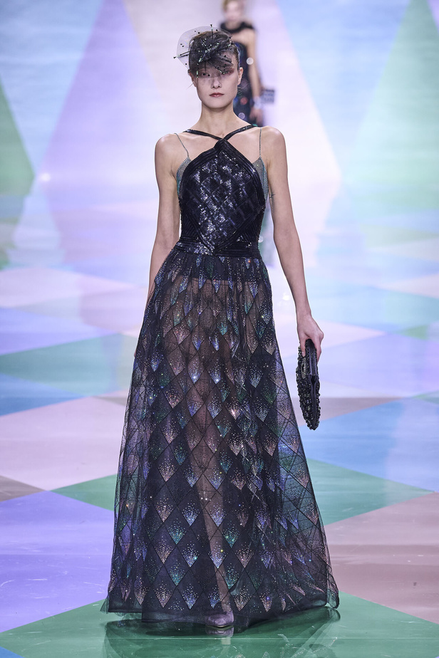 مجموعة Giorgio Armani Privé للهوت كوتور.. أناقة راقية وتصاميم كلاسيكية