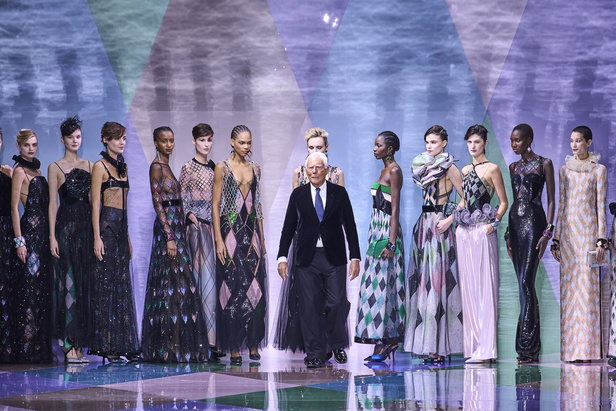 مجموعة Giorgio Armani Privé للهوت كوتور.. أناقة راقية وتصاميم كلاسيكية