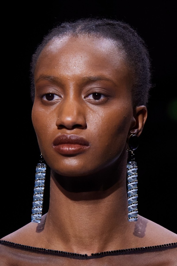 اطلالات جمالية من مجموعة Giorgio Armani Privé للهوت كوتور