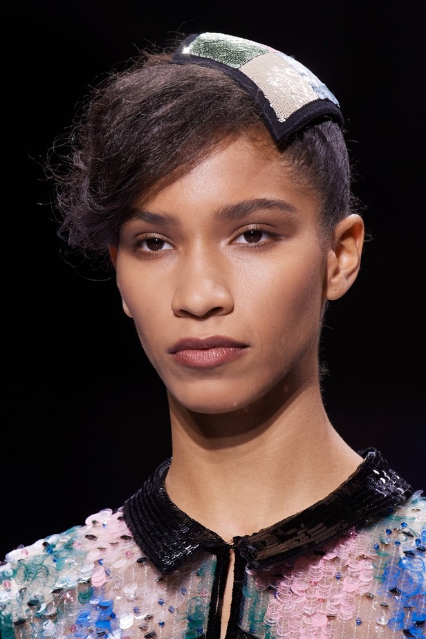 اطلالات جمالية من مجموعة Giorgio Armani Privé للهوت كوتور