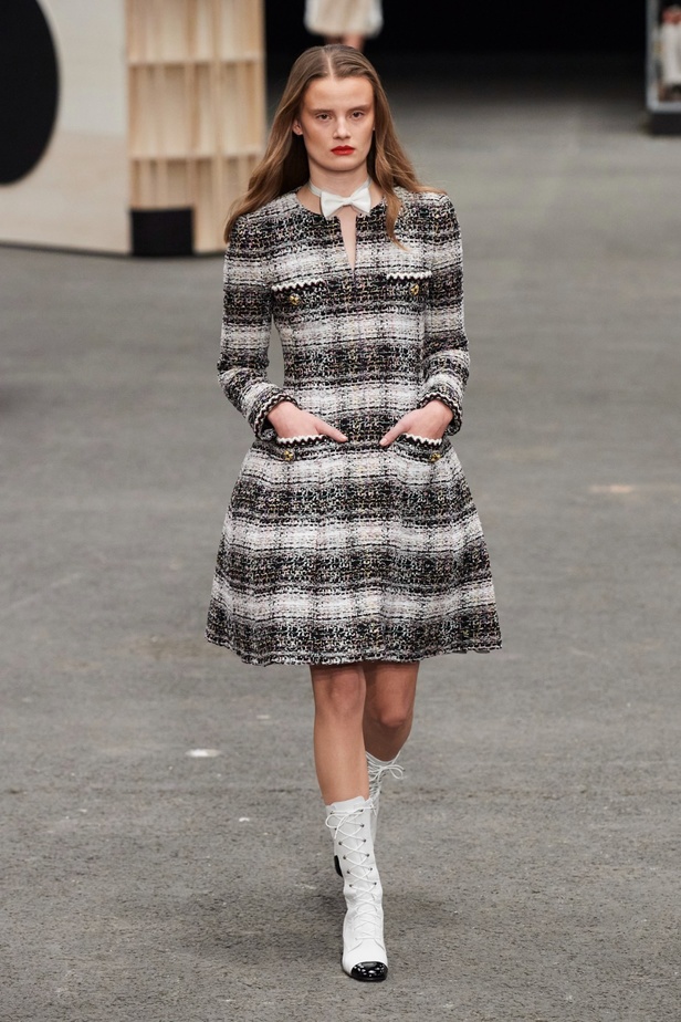 CHANEL تأخذنا في رحلة خيالية من وحي المنحوتات الأسطورية داخل شقة غابرييل شانيل