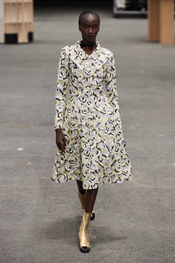 CHANEL تأخذنا في رحلة خيالية من وحي المنحوتات الأسطورية داخل شقة غابرييل شانيل