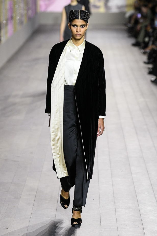 مجموعة Dior للتصاميم الراقية لموسم ربيع وصيف 2023... حِرفة أساسها الفكر