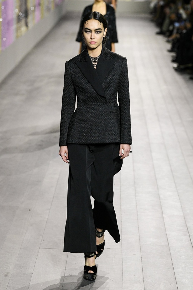 مجموعة Dior للتصاميم الراقية لموسم ربيع وصيف 2023... حِرفة أساسها الفكر