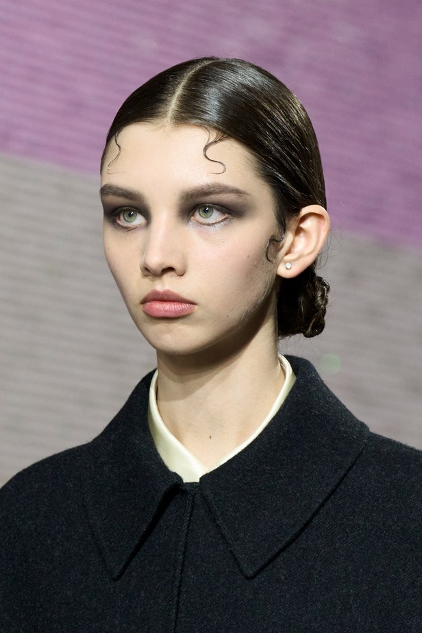 اطلالات جمالية من عرض Christian Dior للأزياء الراقية