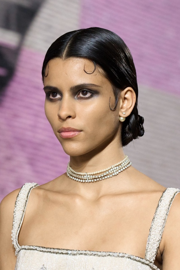 اطلالات جمالية من عرض Christian Dior للأزياء الراقية