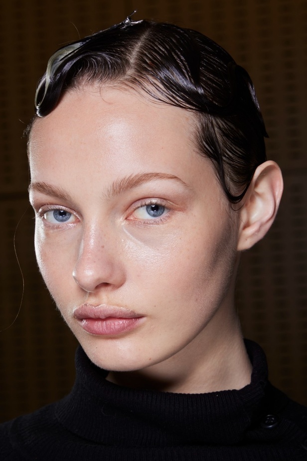 اطلالات جمالية من مجموعة إيلي صعب