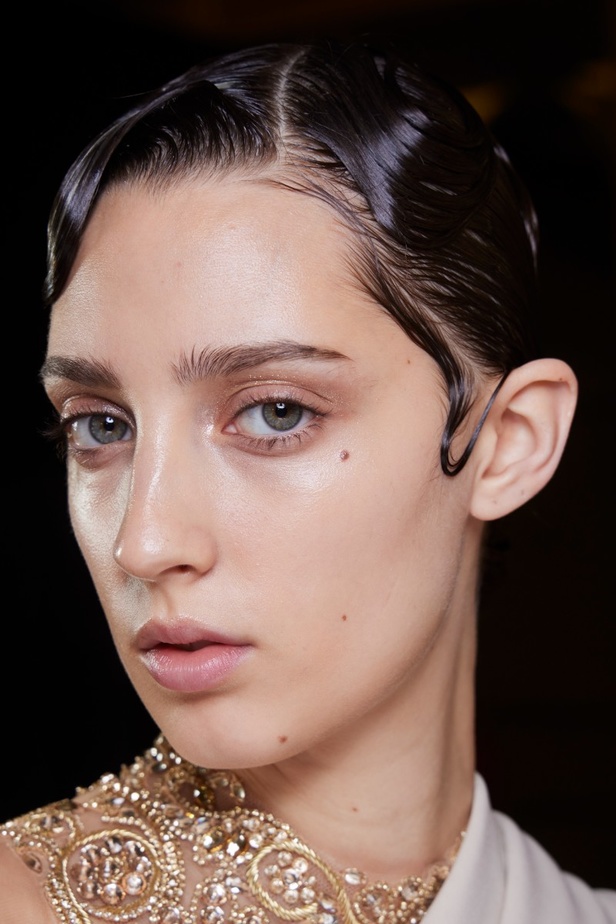 اطلالات جمالية من مجموعة إيلي صعب