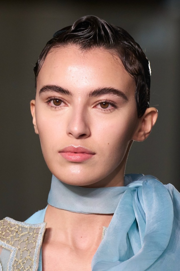 اطلالات جمالية من مجموعة إيلي صعب