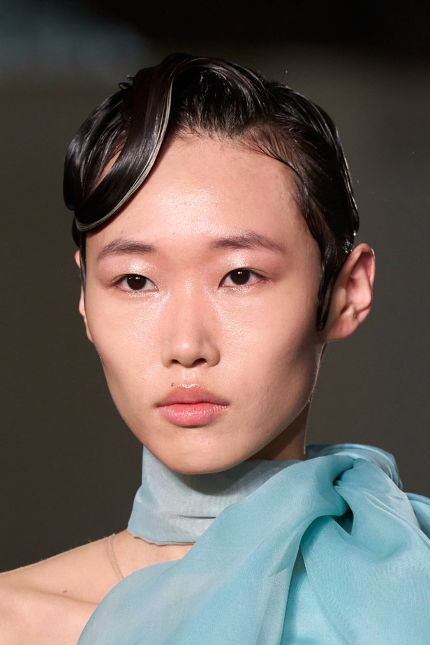 اطلالات جمالية من مجموعة إيلي صعب