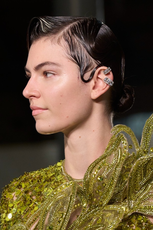 اطلالات جمالية من مجموعة إيلي صعب