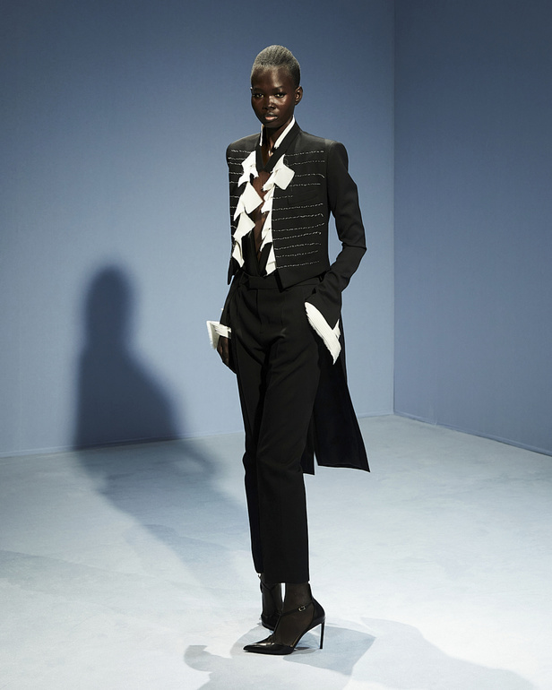 مجموعة Jean Paul Gaultier للهوت كوتور.. تصاميم حيوية للمرأة العصرية