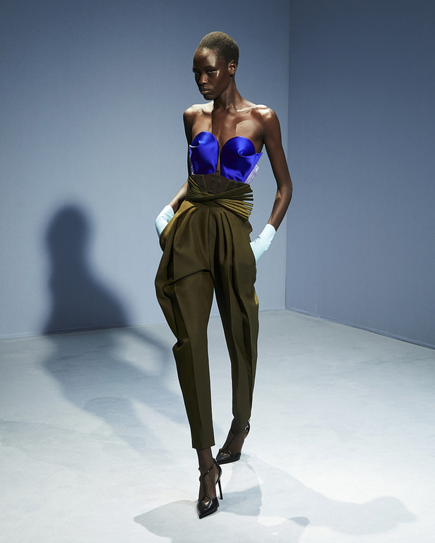 مجموعة Jean Paul Gaultier للهوت كوتور.. تصاميم حيوية للمرأة العصرية