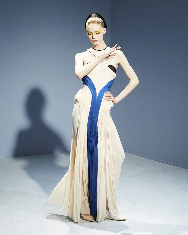 مجموعة Jean Paul Gaultier للهوت كوتور.. تصاميم حيوية للمرأة العصرية