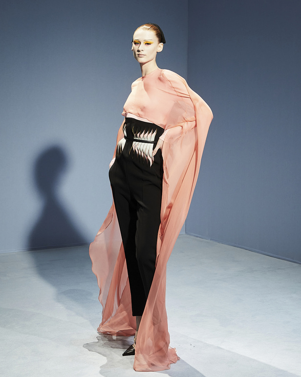 مجموعة Jean Paul Gaultier للهوت كوتور.. تصاميم حيوية للمرأة العصرية