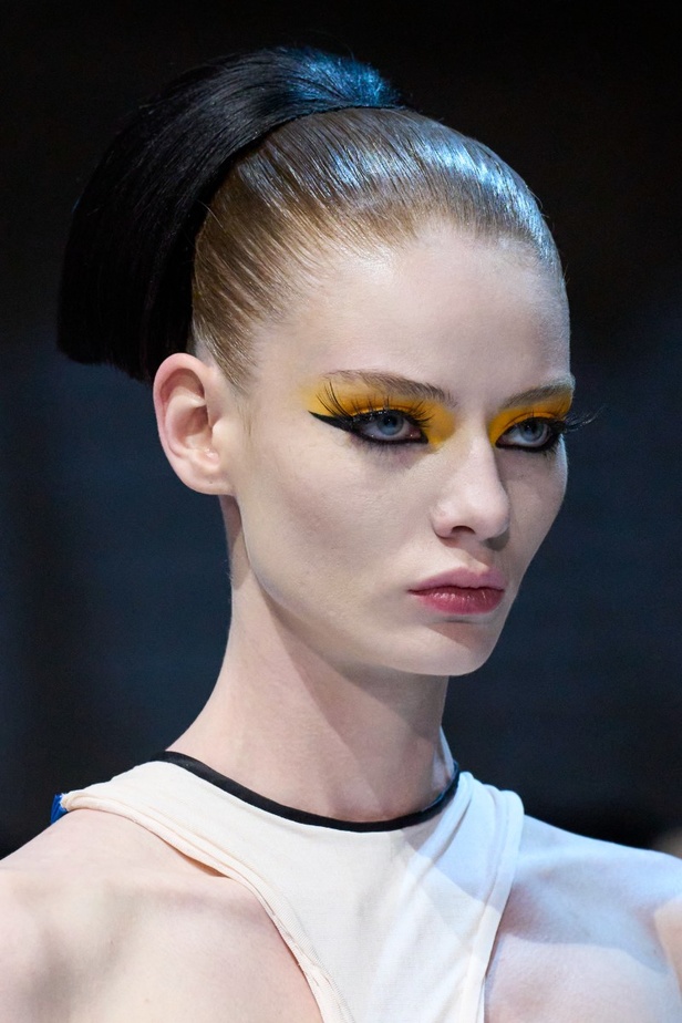 اطلالت جمالية من مجموعة Jean Paul Gaultier للهوت كوتور..