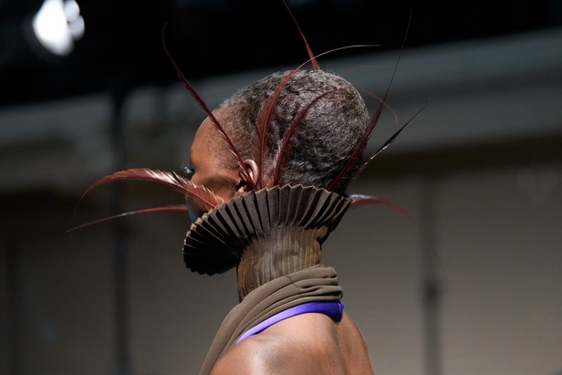 اطلالت جمالية من مجموعة Jean Paul Gaultier للهوت كوتور..