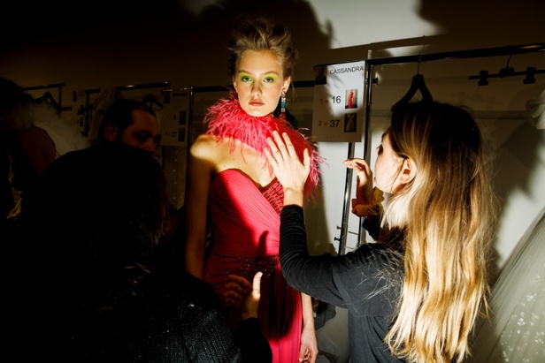 مجموعة جورج شقرا استكشاف للفخامة بألوان وقصات جريئة