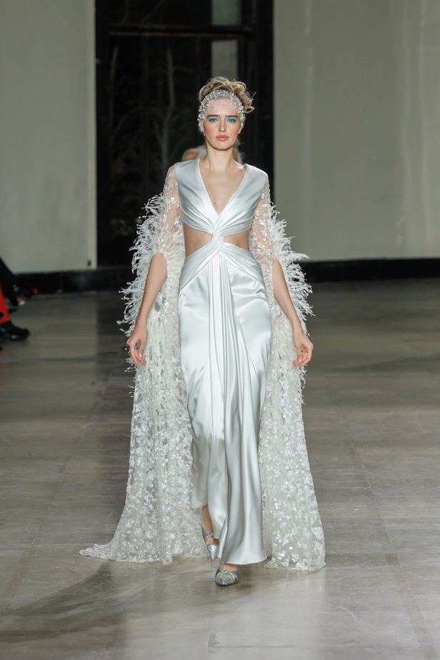 مجموعة جورج شقرا استكشاف للفخامة بألوان وقصات جريئة