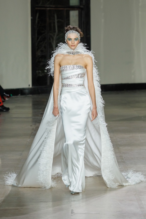 مجموعة جورج شقرا استكشاف للفخامة بألوان وقصات جريئة