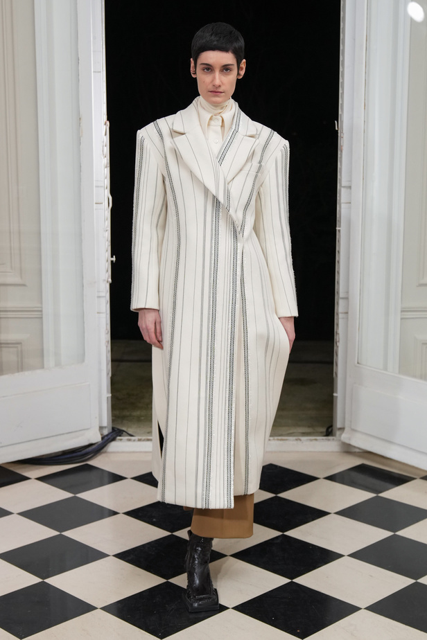 ميزون ربيع كيروز تعود إلى عروض الأزياء الراقية بعد غياب ثلاثة أعوام