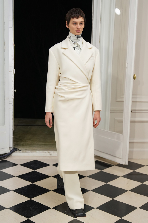 ميزون ربيع كيروز تعود إلى عروض الأزياء الراقية بعد غياب ثلاثة أعوام