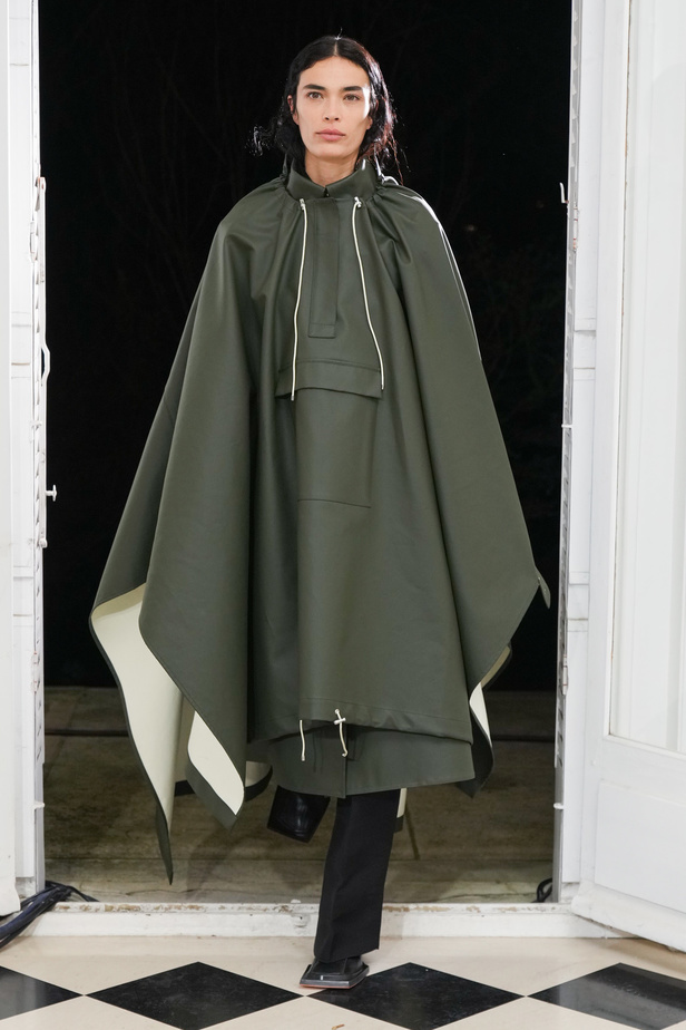 ميزون ربيع كيروز تعود إلى عروض الأزياء الراقية بعد غياب ثلاثة أعوام