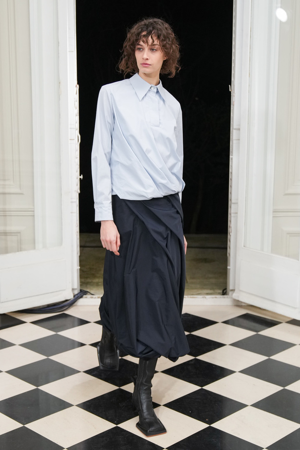 ميزون ربيع كيروز تعود إلى عروض الأزياء الراقية بعد غياب ثلاثة أعوام