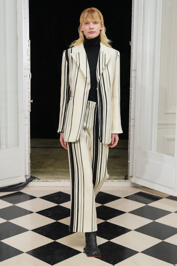 ميزون ربيع كيروز تعود إلى عروض الأزياء الراقية بعد غياب ثلاثة أعوام