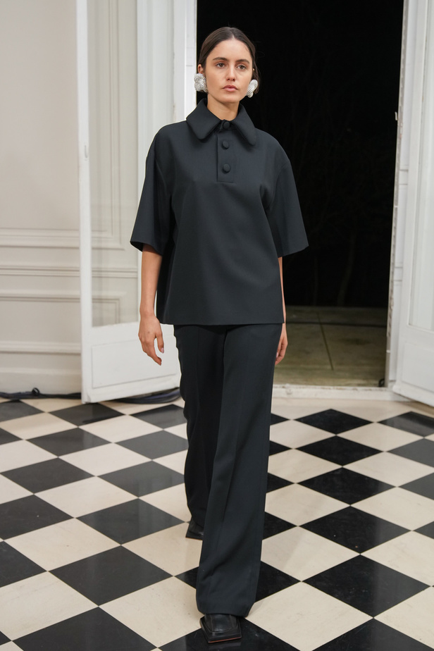 ميزون ربيع كيروز تعود إلى عروض الأزياء الراقية بعد غياب ثلاثة أعوام