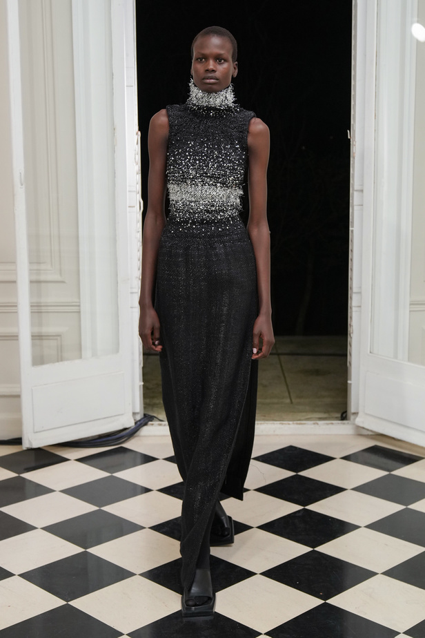 ميزون ربيع كيروز تعود إلى عروض الأزياء الراقية بعد غياب ثلاثة أعوام