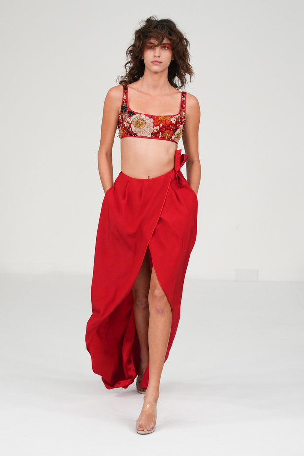 مجموعة Alexis Mabille للهوت كوتور.. صيحة الألوان والتفاصيل العصرية