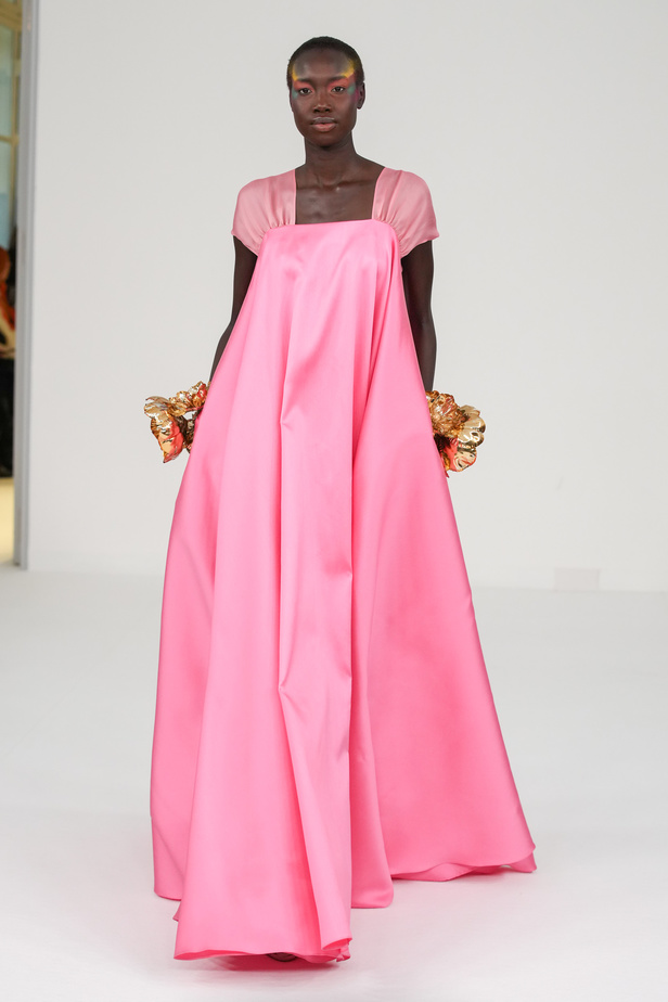 مجموعة Alexis Mabille للهوت كوتور.. صيحة الألوان والتفاصيل العصرية