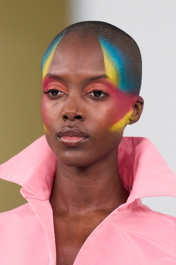 اطلالات جمالية من عرض مجموعة Alexis Mabille للهوت كوتور