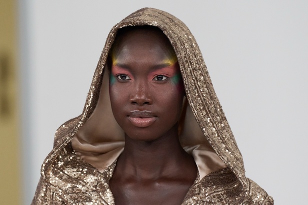 اطلالات جمالية من عرض مجموعة Alexis Mabille للهوت كوتور