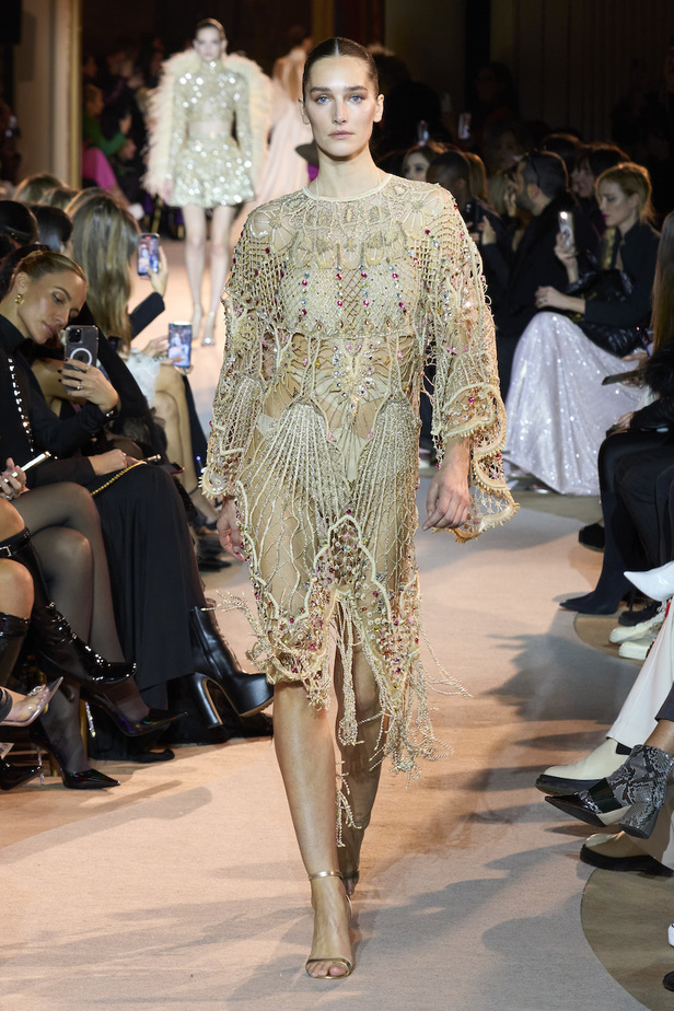 من عرض أزياء زهير مراد للهوت كوتور لربيع وصيف 2023