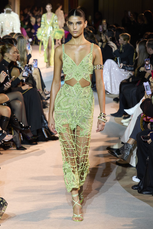 من عرض أزياء زهير مراد للهوت كوتور لربيع وصيف 2023