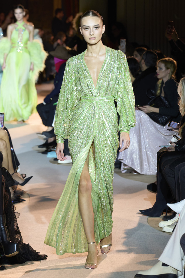 من عرض أزياء زهير مراد للهوت كوتور لربيع وصيف 2023