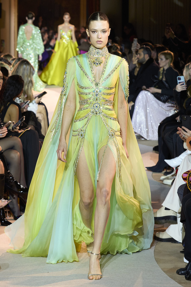 من عرض أزياء زهير مراد للهوت كوتور لربيع وصيف 2023