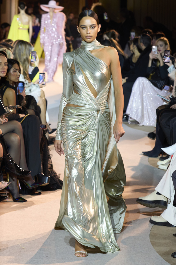 من عرض أزياء زهير مراد للهوت كوتور لربيع وصيف 2023